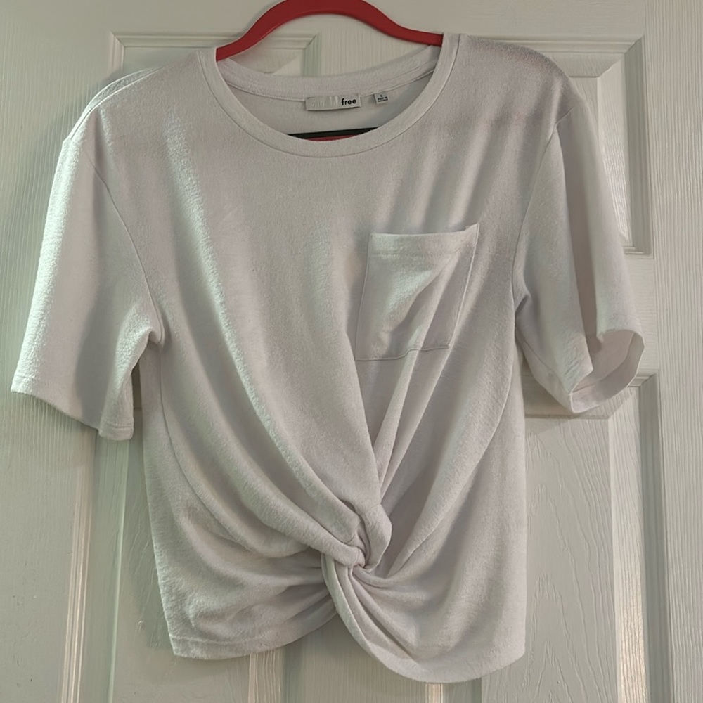 Aritzia t shirt